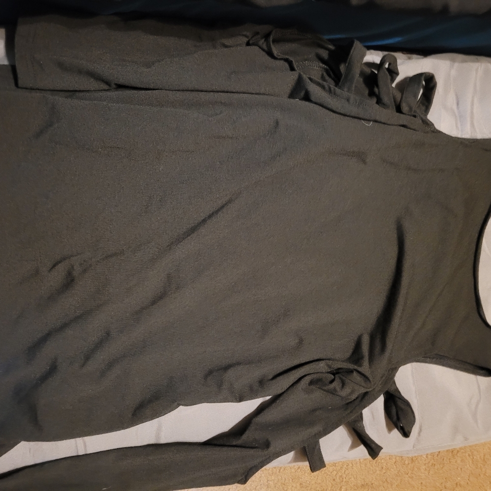 MEDIUM  sexy cuts in the shoulders long sleeve top